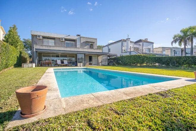 HOUSE FOR SALE NEAR THE GOLF COURSE, SAN ISIDRO LABRADOR NEIGHBORHOOD, VILLANUEVA, TIGRE