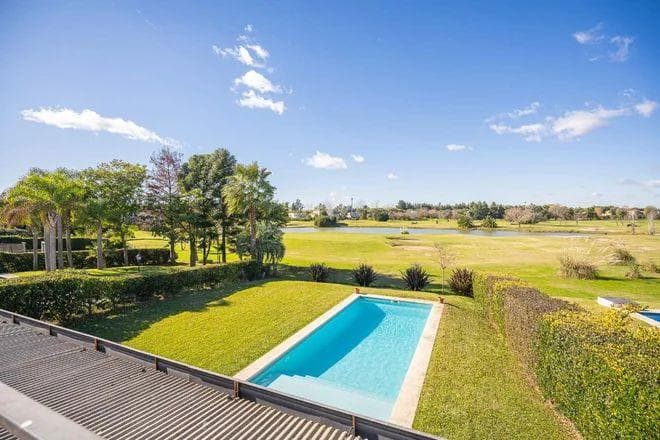 HOUSE FOR SALE NEAR THE GOLF COURSE, SAN ISIDRO LABRADOR NEIGHBORHOOD, VILLANUEVA, TIGRE