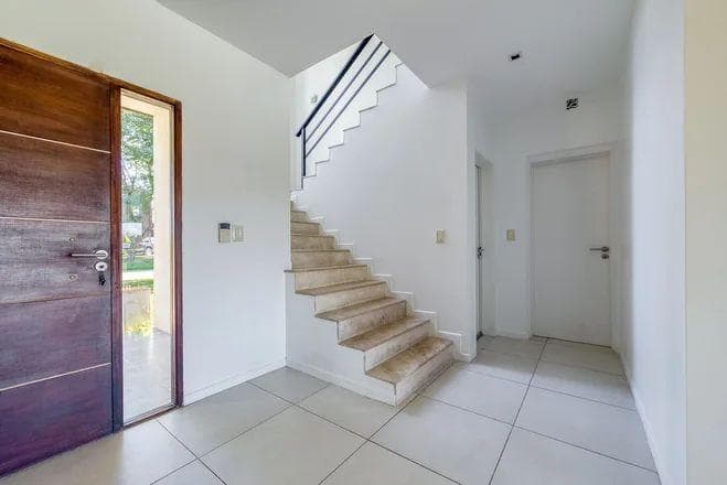 HOUSE FOR SALE NEAR THE GOLF COURSE, SAN ISIDRO LABRADOR NEIGHBORHOOD, VILLANUEVA, TIGRE