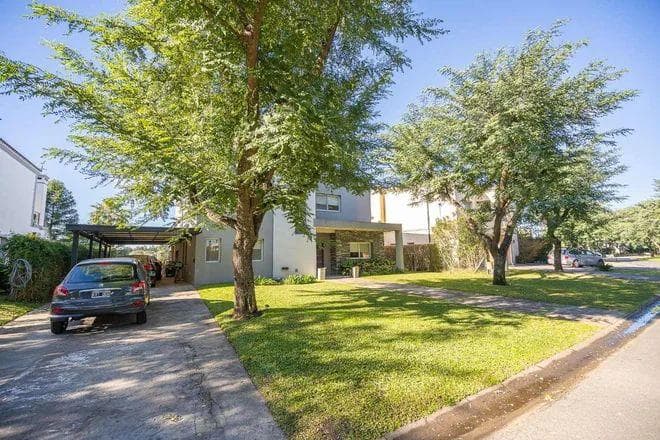 HOUSE FOR SALE NEAR THE GOLF COURSE, SAN ISIDRO LABRADOR NEIGHBORHOOD, VILLANUEVA, TIGRE