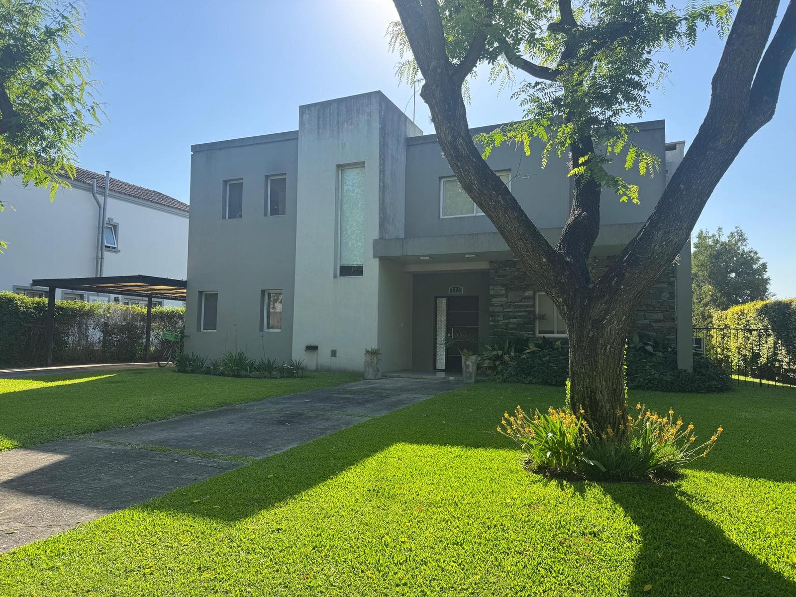 HOUSE FOR SALE NEAR THE GOLF COURSE, SAN ISIDRO LABRADOR NEIGHBORHOOD, VILLANUEVA, TIGRE