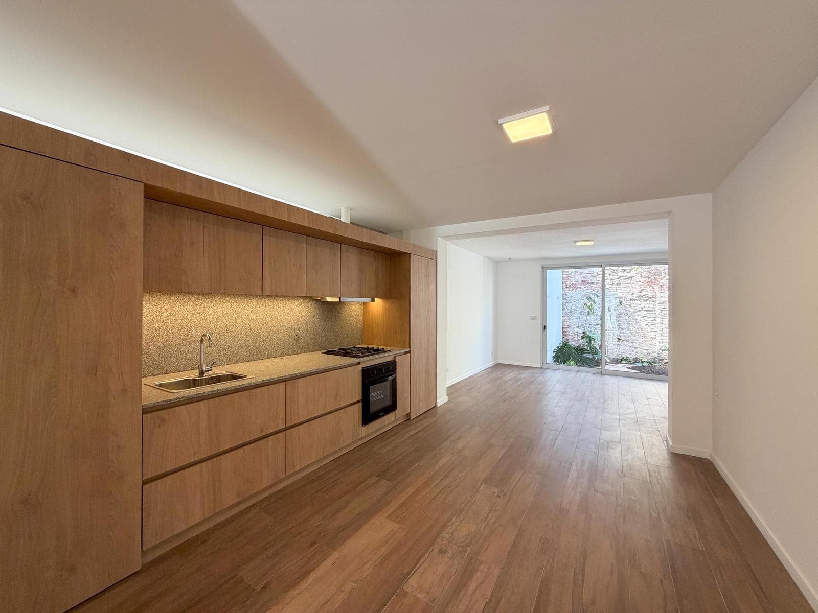 2-bedroom row house with a multipurpose room, yard, and terrace in Pichincha