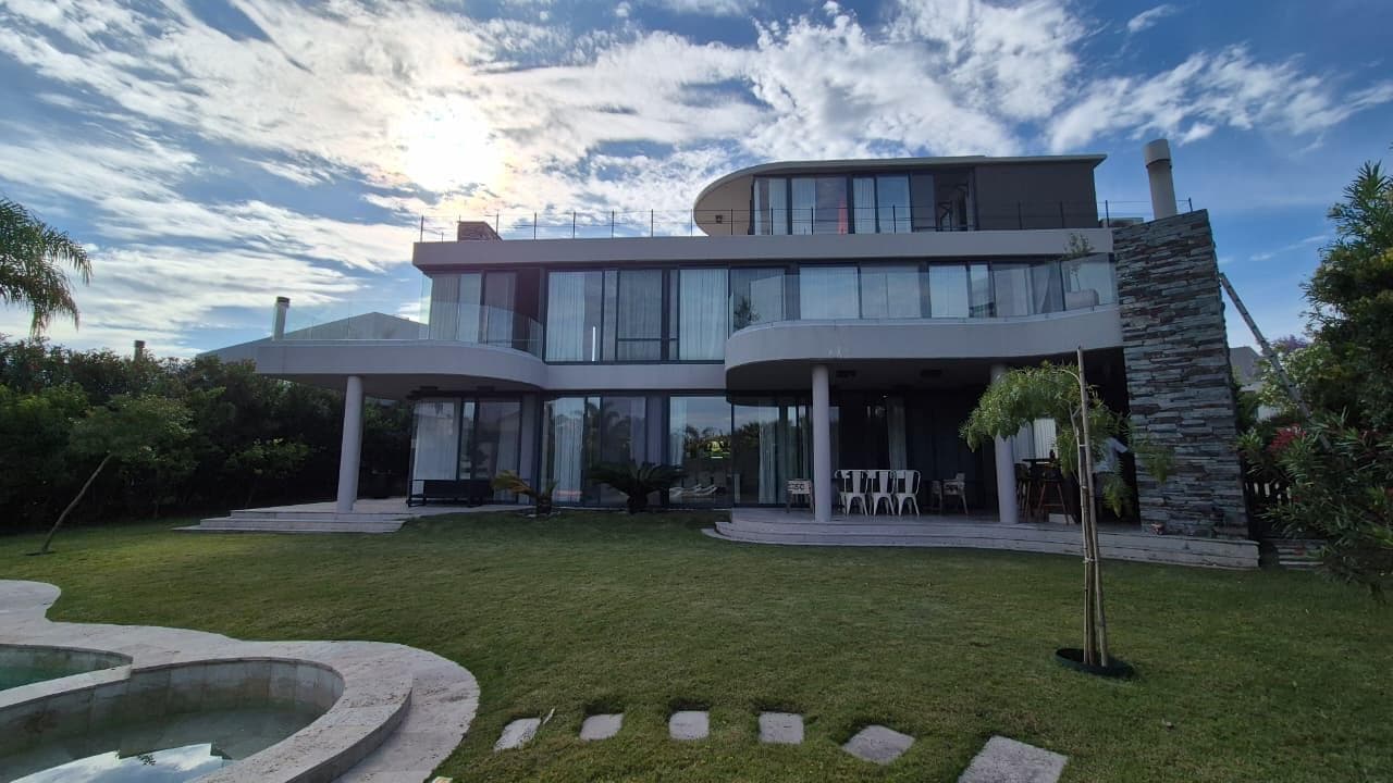 Large Lakefront Home for Sale in El Golf - Nordelta