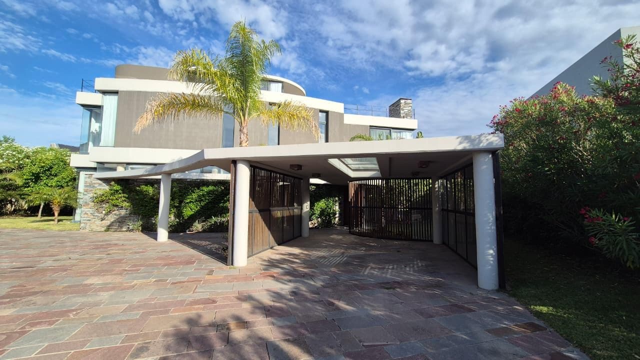 Large Lakefront Home for Sale in El Golf - Nordelta