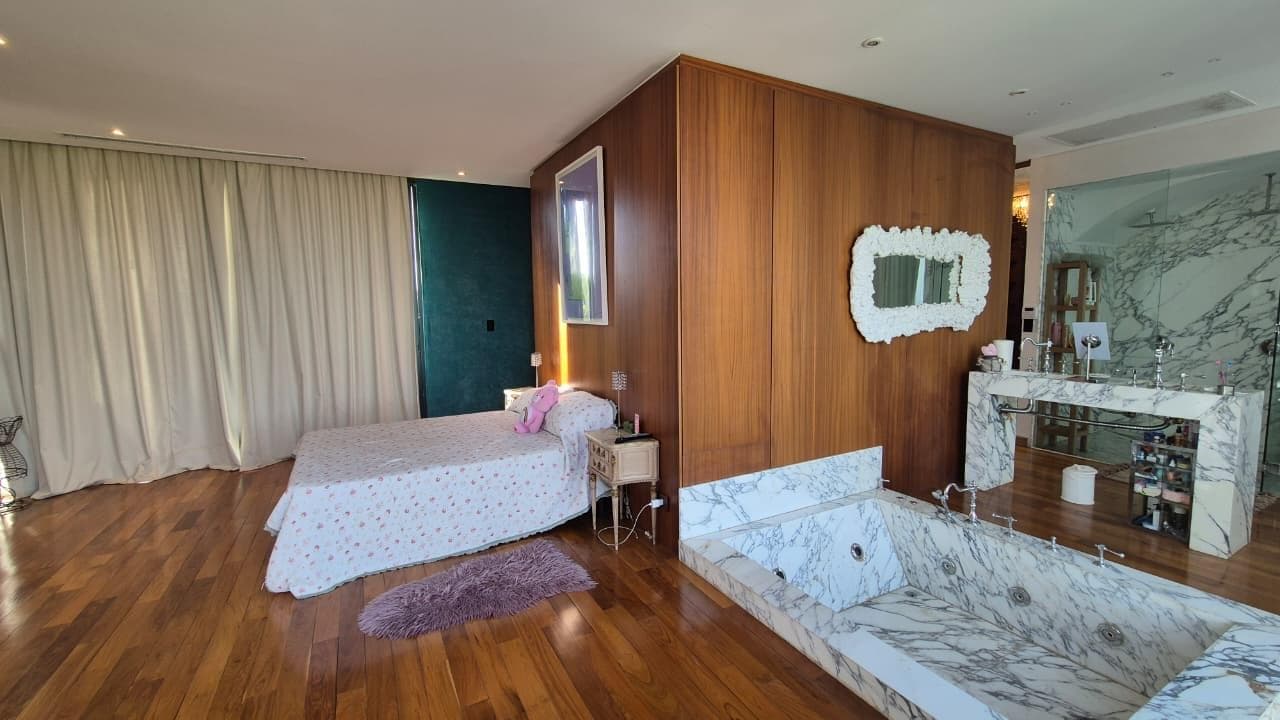 Large Lakefront Home for Sale in El Golf - Nordelta