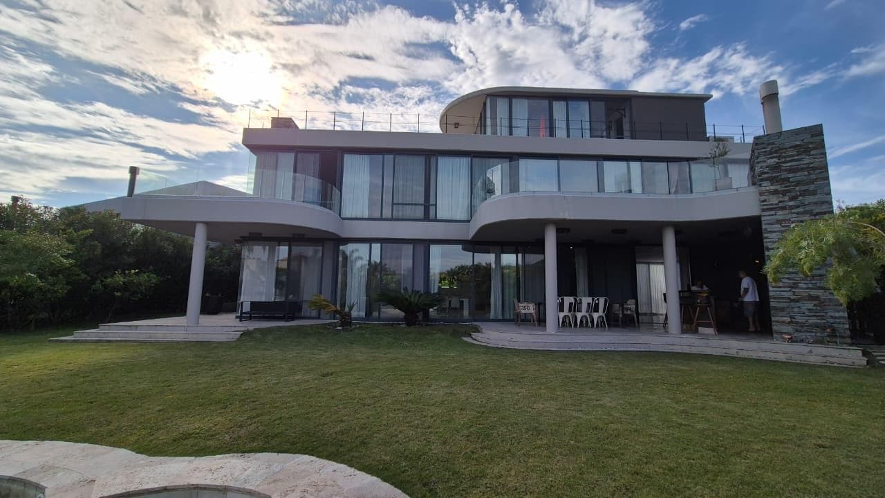 Large Lakefront Home for Sale in El Golf - Nordelta
