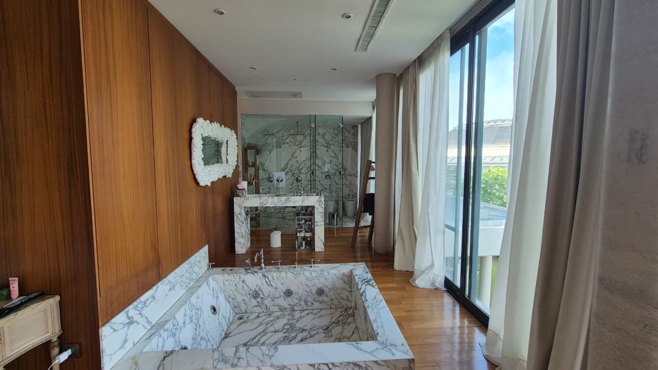 Large Lakefront Home for Sale in El Golf - Nordelta