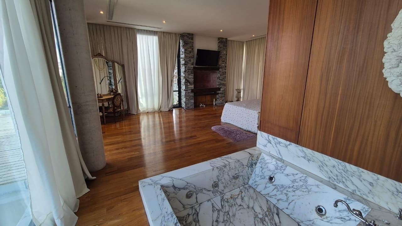 Large Lakefront Home for Sale in El Golf - Nordelta