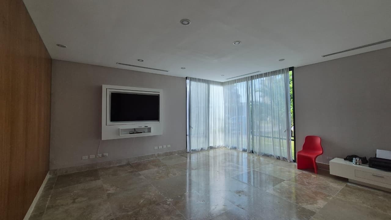 Large Lakefront Home for Sale in El Golf - Nordelta