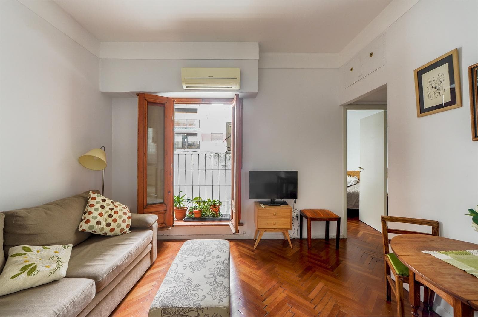 Two-room furnished apartment for short-term rent in Palermo