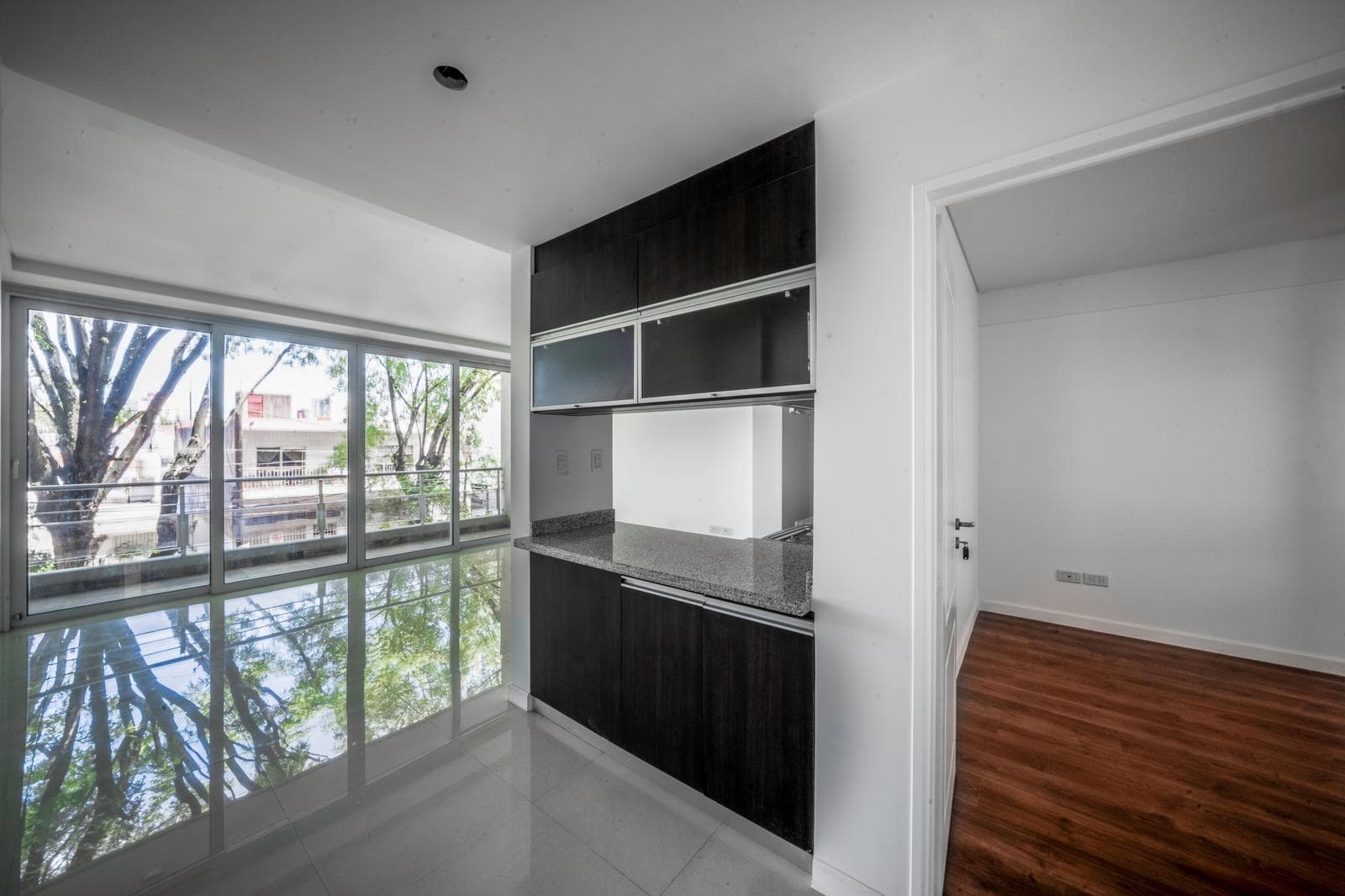 2-room apartment with a balcony in the Moyano Building, Ciudad Jardín