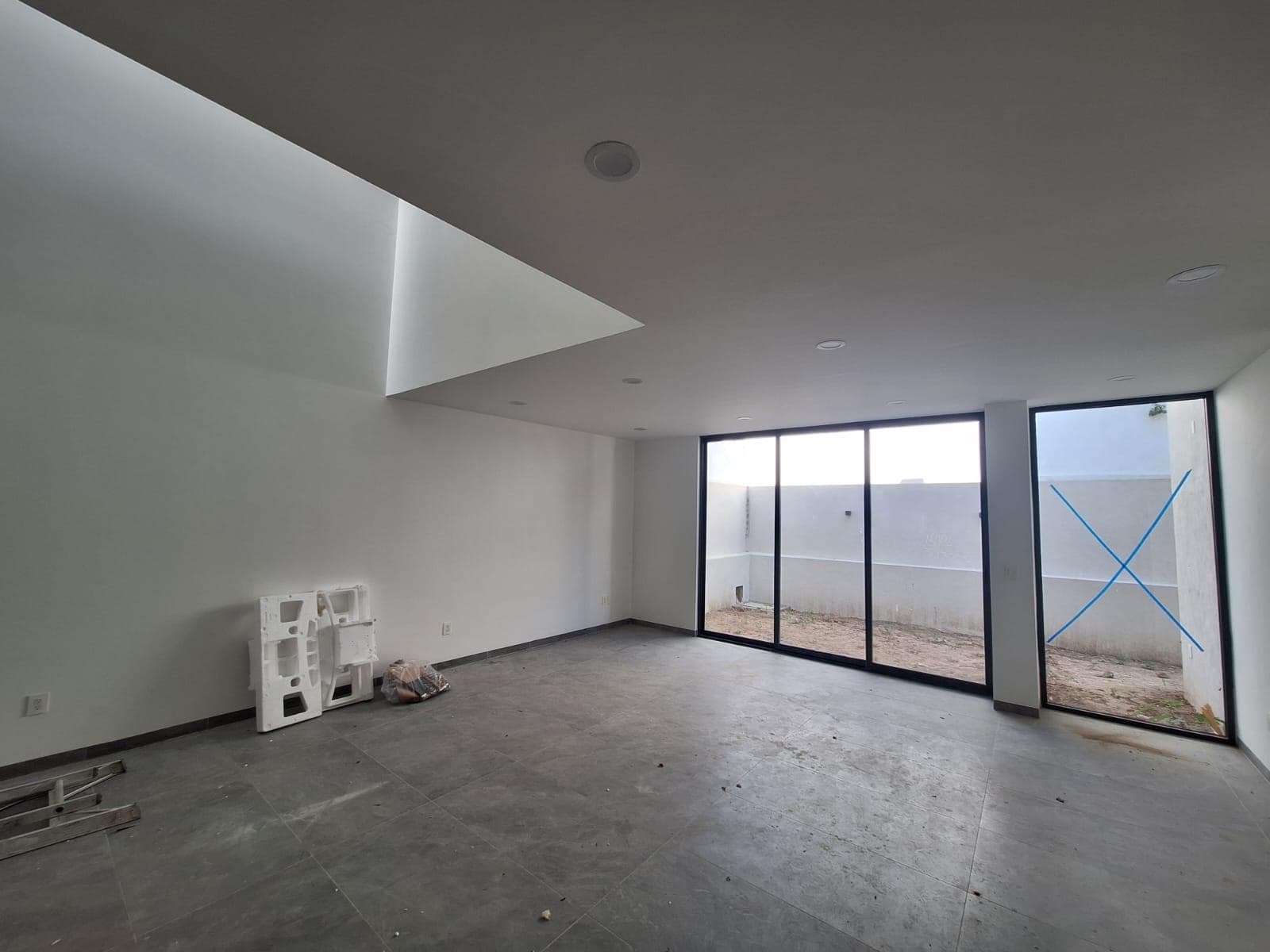 Casa Nueva en Lomas del Molino II con 4 Recámaras con baño, una en Planta Baja