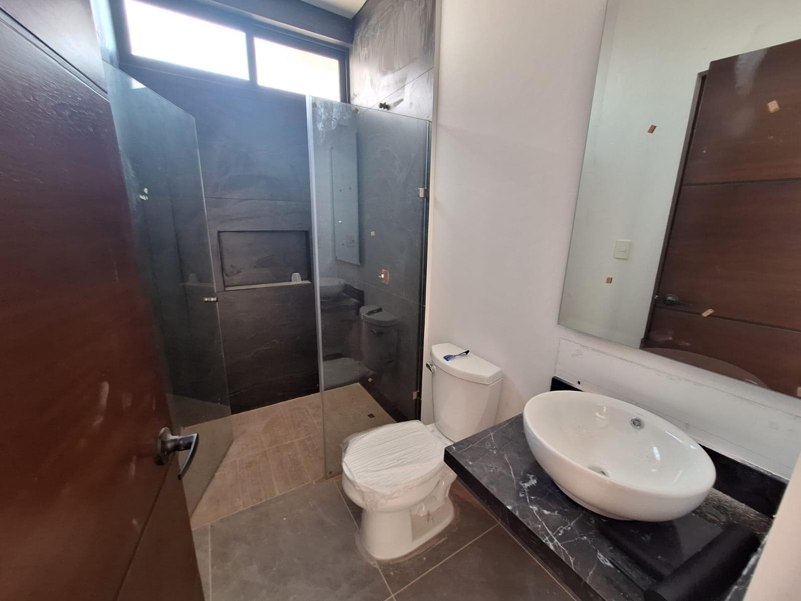 Casa Nueva en Lomas del Molino II con 4 Recámaras con baño, una en Planta Baja