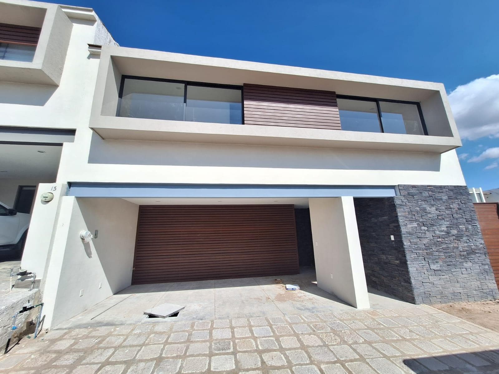 Casa Nueva en Lomas del Molino II con 4 Recámaras con baño, una en Planta Baja