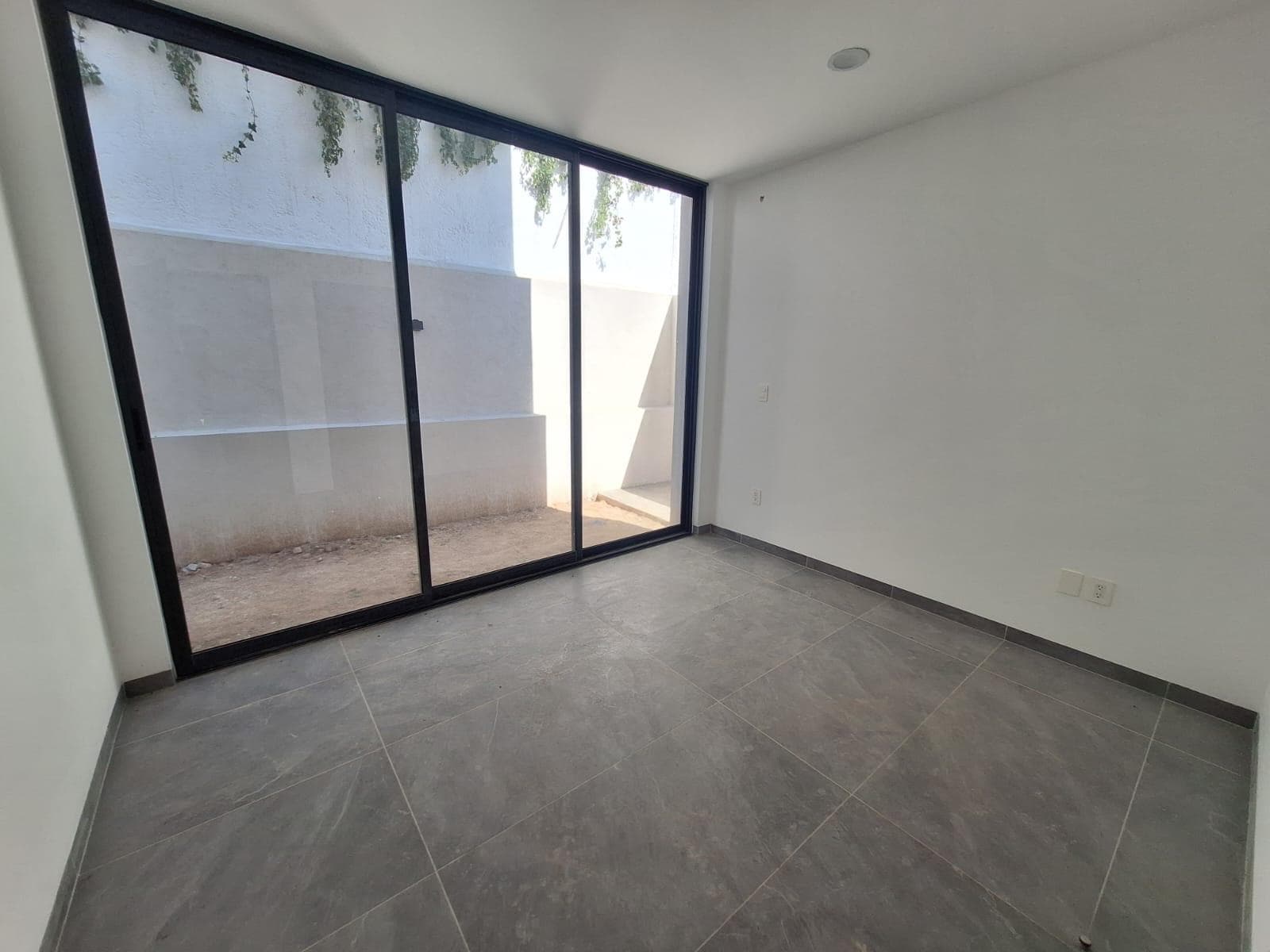 Casa Nueva en Lomas del Molino II con 4 Recámaras con baño, una en Planta Baja