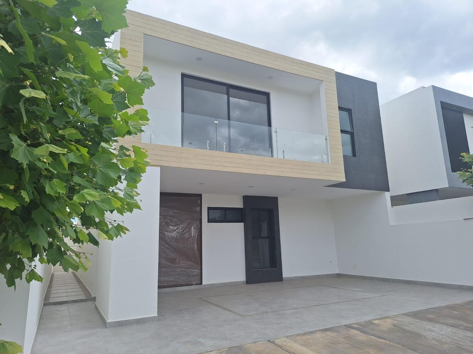 Casa en Preventa en Sierra Nogal III con 4 Recámaras con baño, Terraza y Jardín Trasero