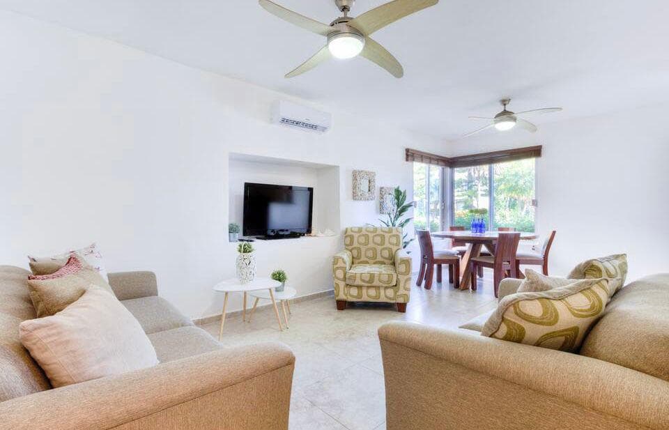 Condominium Apartment with a View of the Lagoon