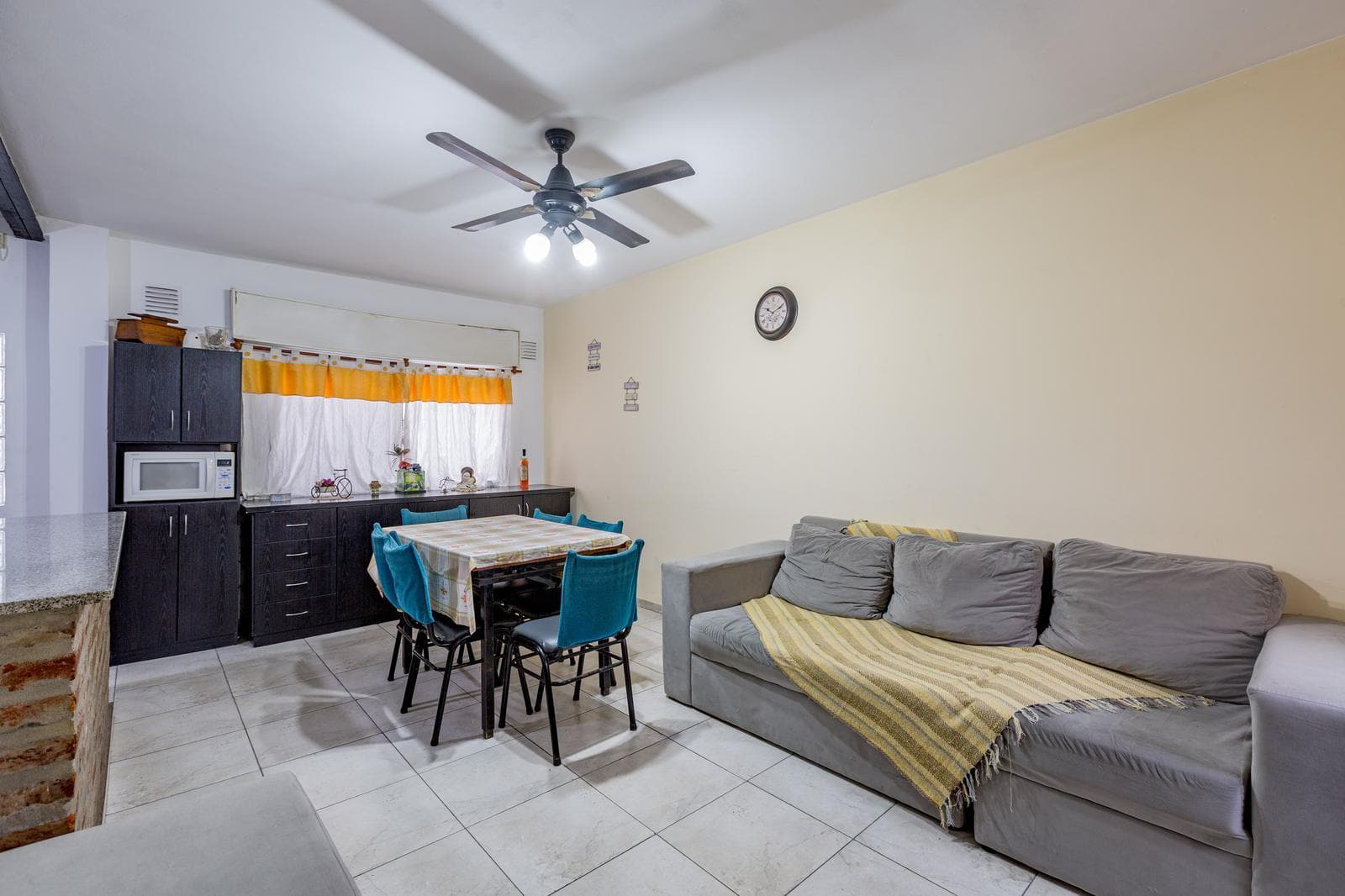 FOR SALE/EXCHANGE - House - 2 apartments - Courtyard and terrace - Pichincha, Rosario