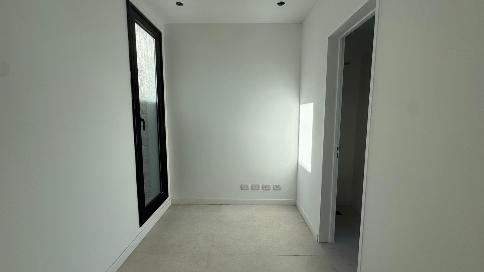 House for Sale in La Laguna, Santa Ana, Villanueva