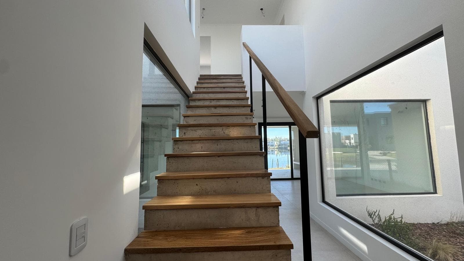 House for Sale in La Laguna, Santa Ana, Villanueva