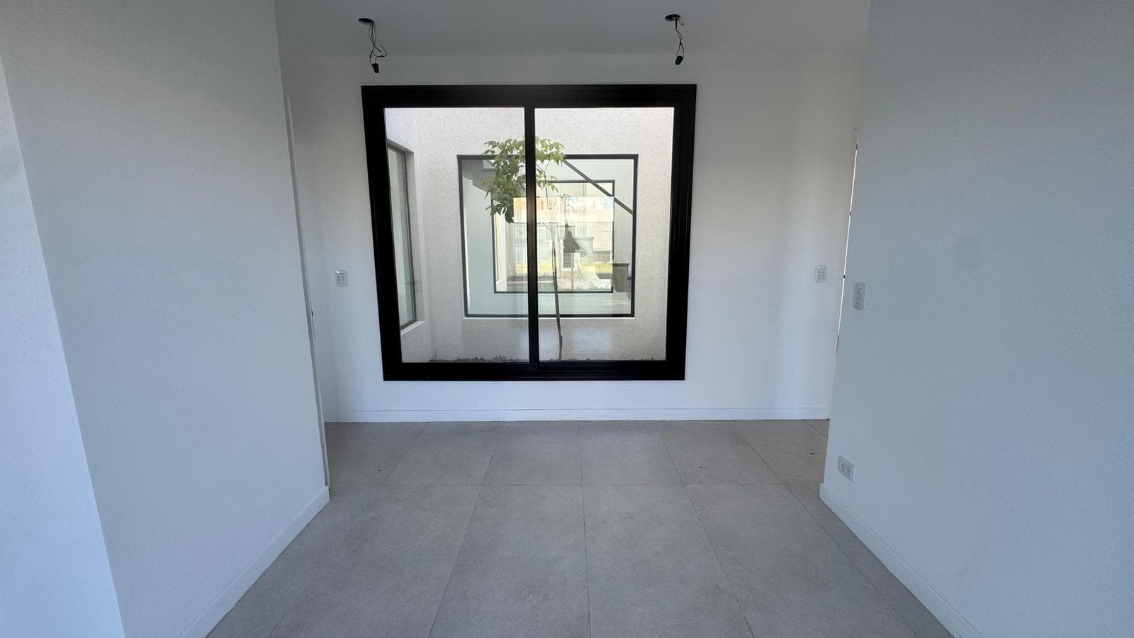 House for Sale in La Laguna, Santa Ana, Villanueva