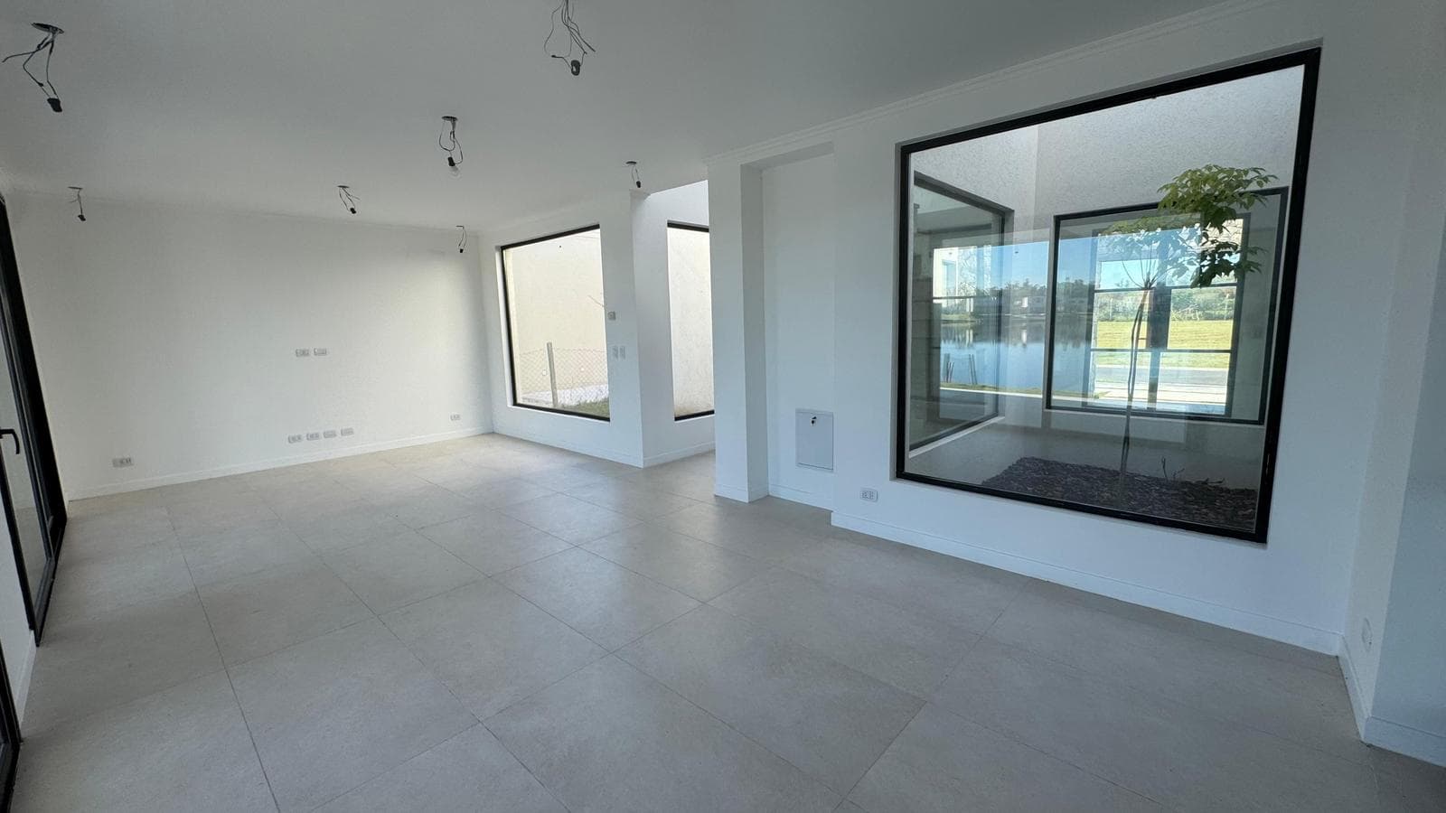 House for Sale in La Laguna, Santa Ana, Villanueva
