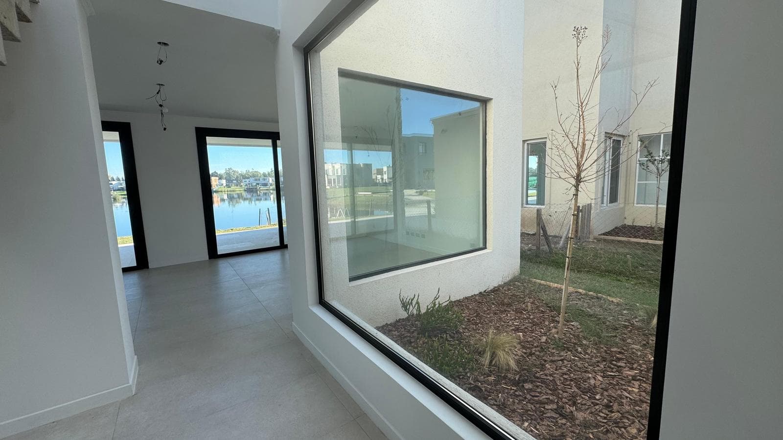 House for Sale in La Laguna, Santa Ana, Villanueva