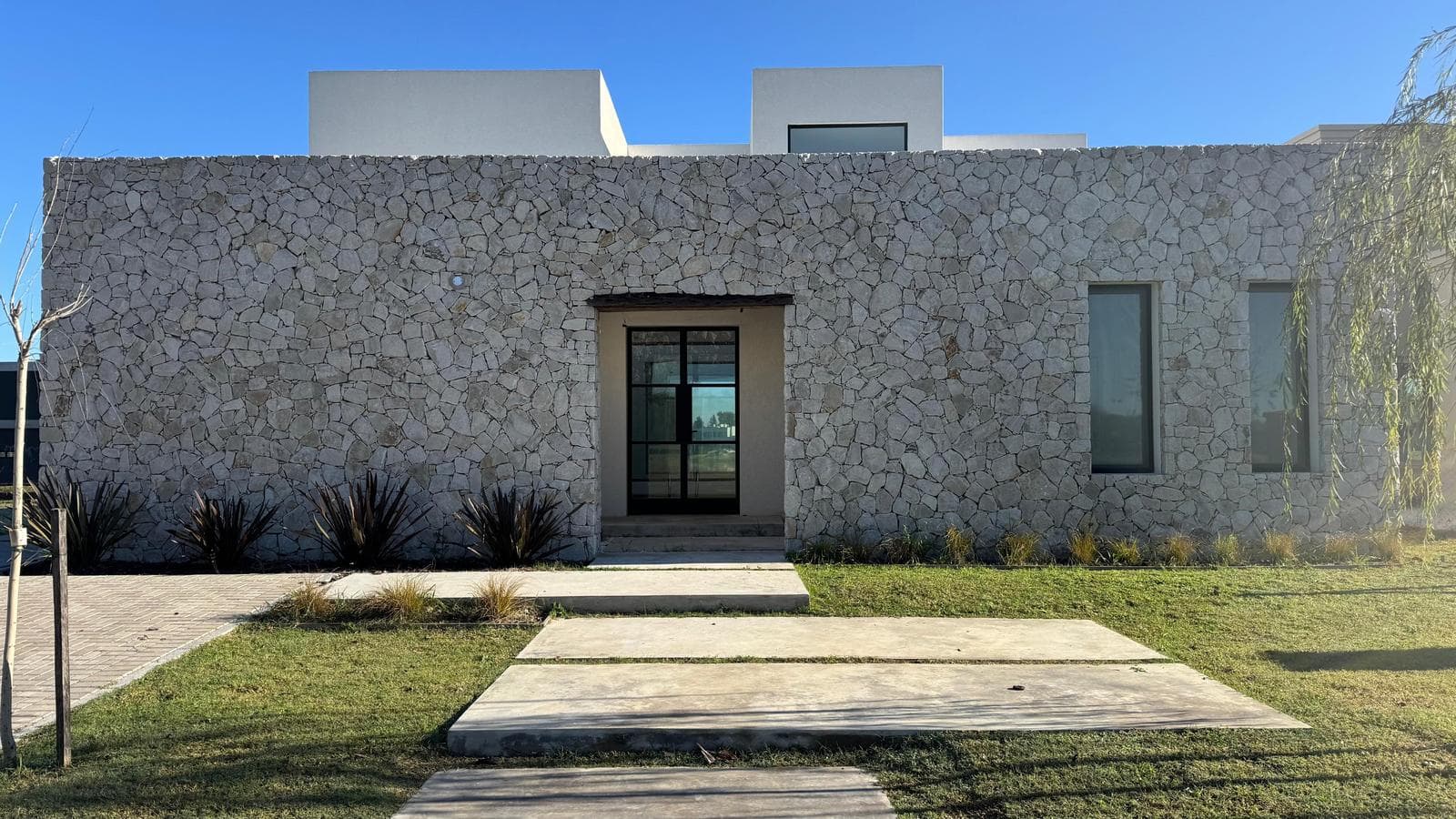 House for Sale in La Laguna, Santa Ana, Villanueva