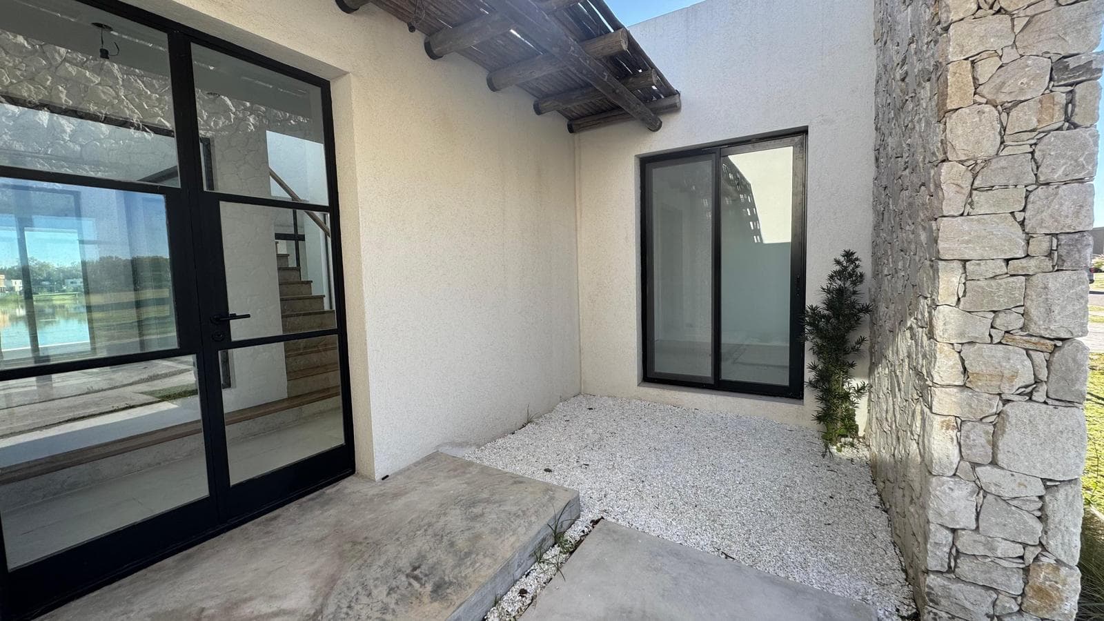 House for Sale in La Laguna, Santa Ana, Villanueva