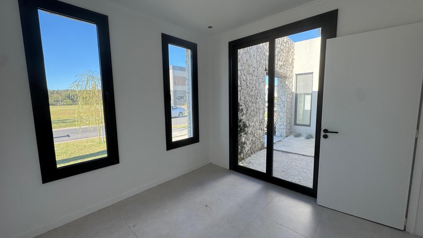 House for Sale in La Laguna, Santa Ana, Villanueva