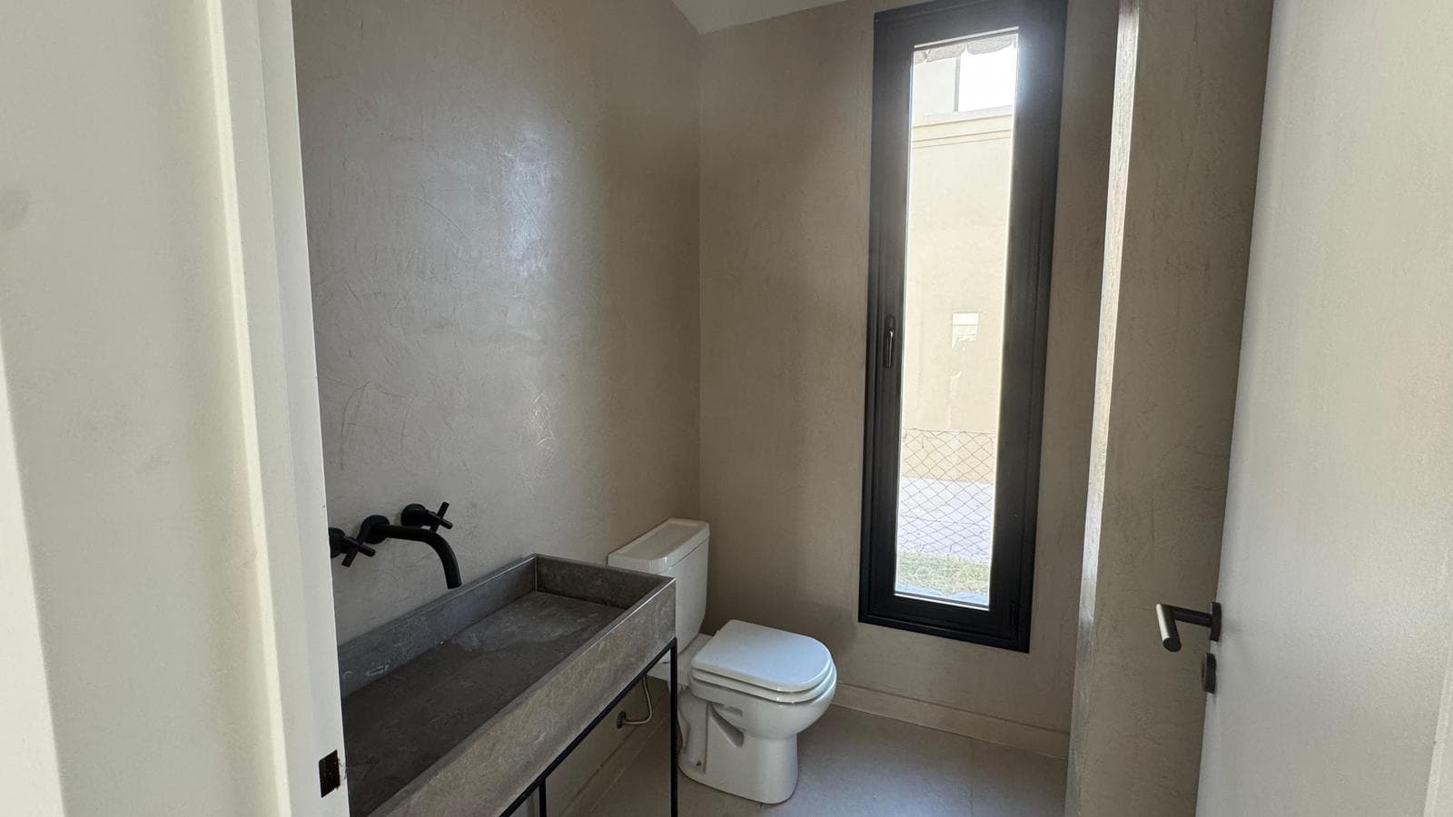 House for Sale in La Laguna, Santa Ana, Villanueva
