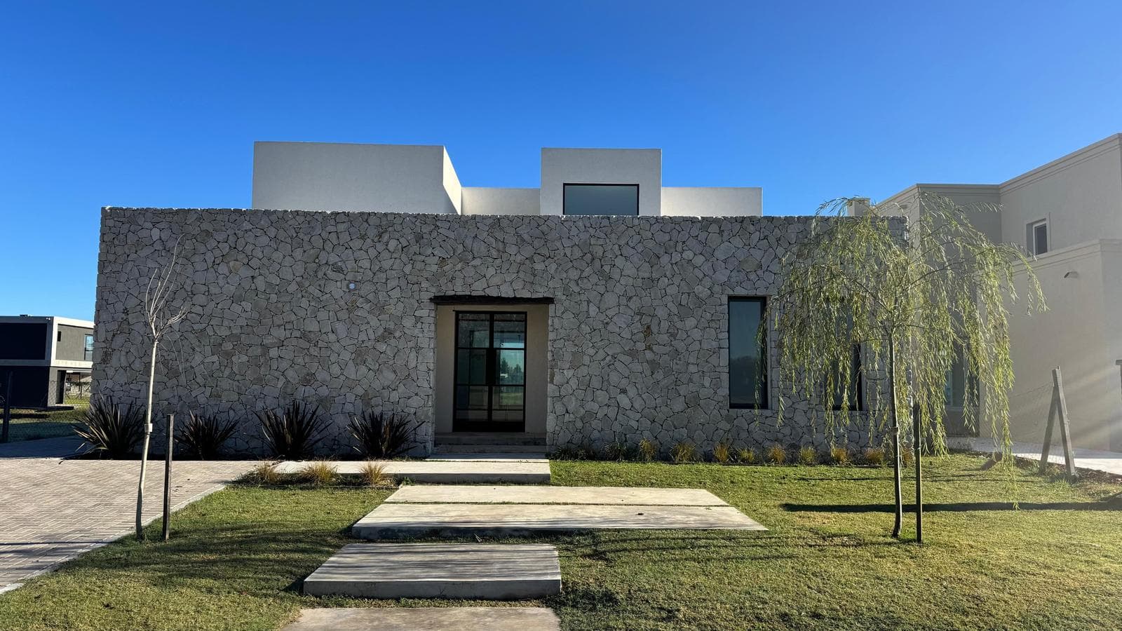 House for Sale in La Laguna, Santa Ana, Villanueva