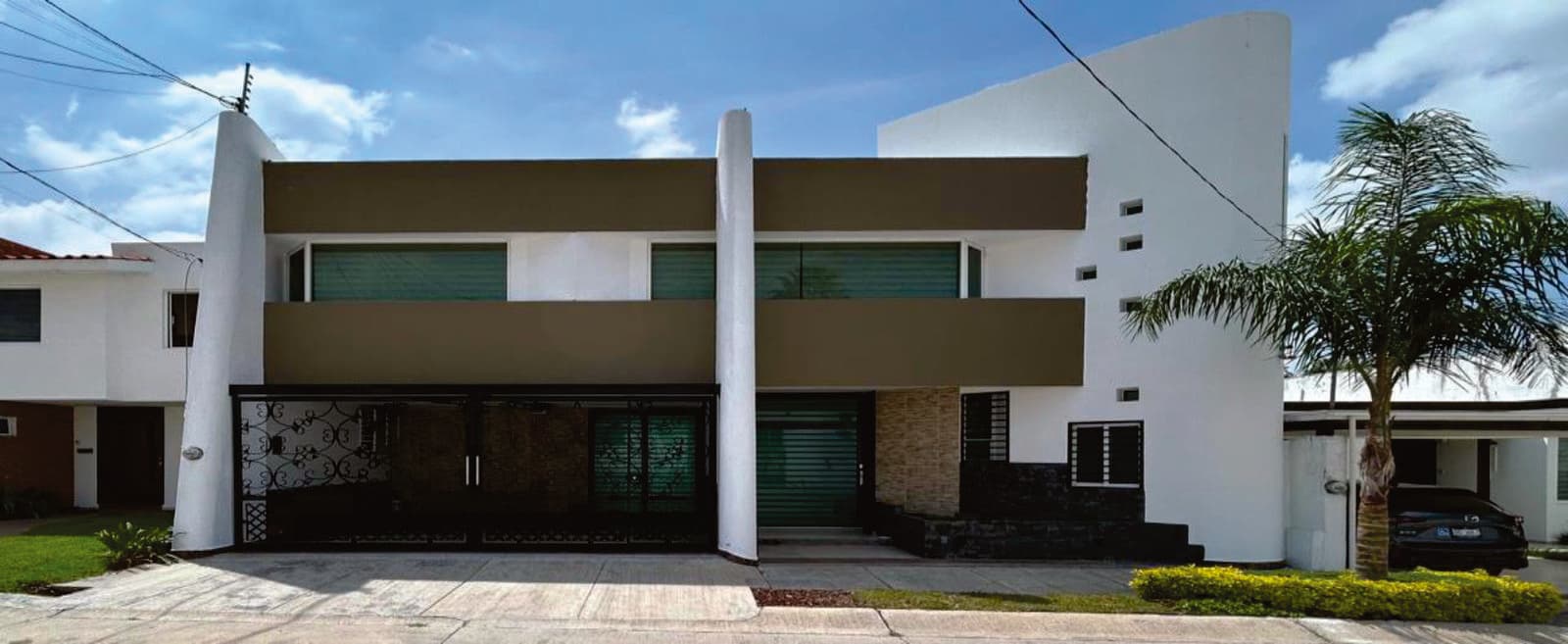 Casa en Lomas de Gran Jardín con 3 recámaras con A/C y cuarto de servicio con baño