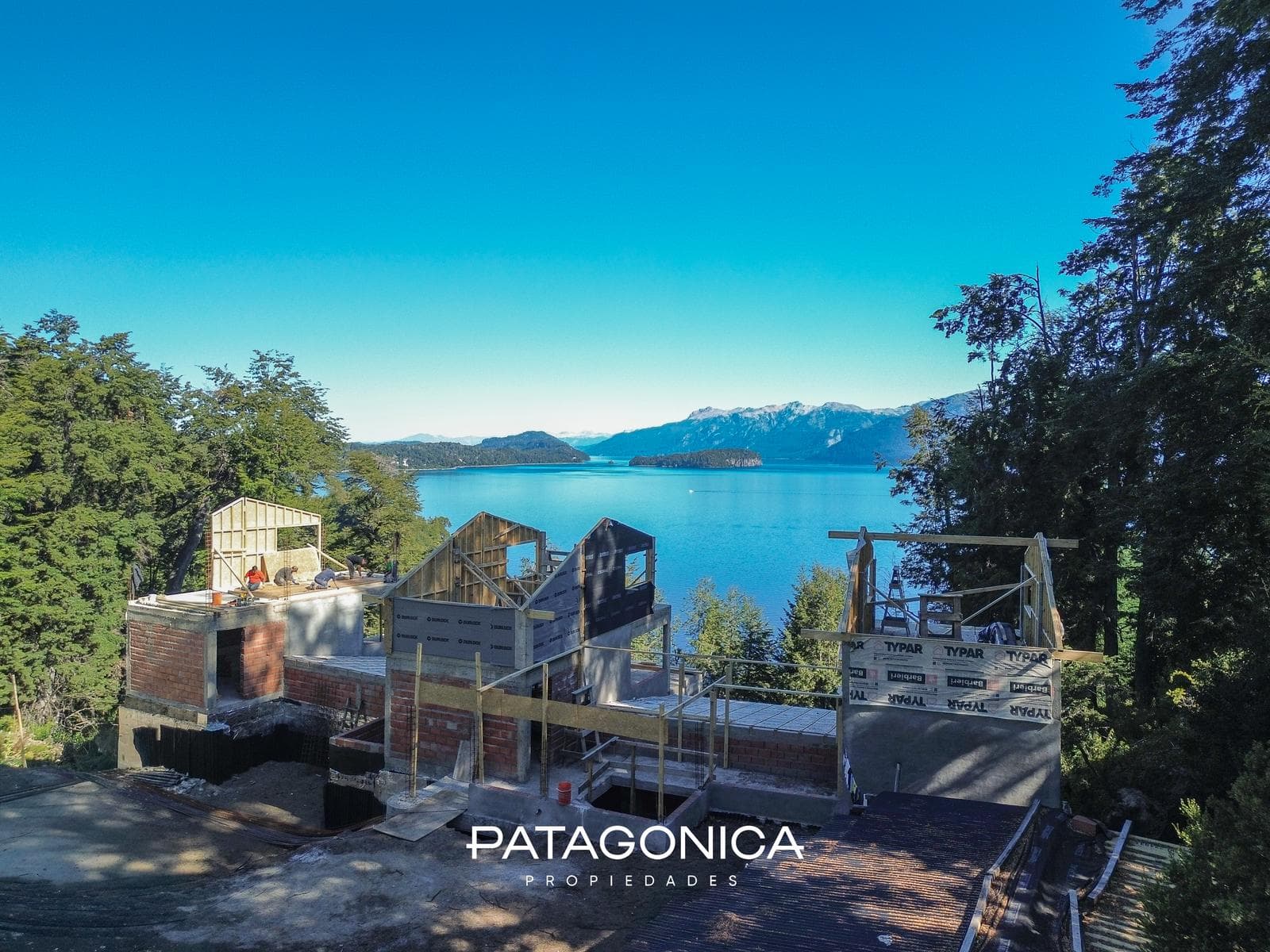 106-square-meter Apartment with a Lake View at Mirador Residece