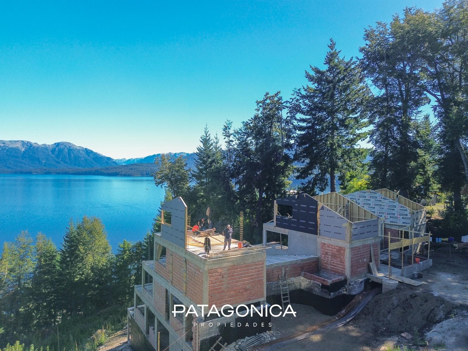 106-square-meter Apartment with a Lake View at Mirador Residece
