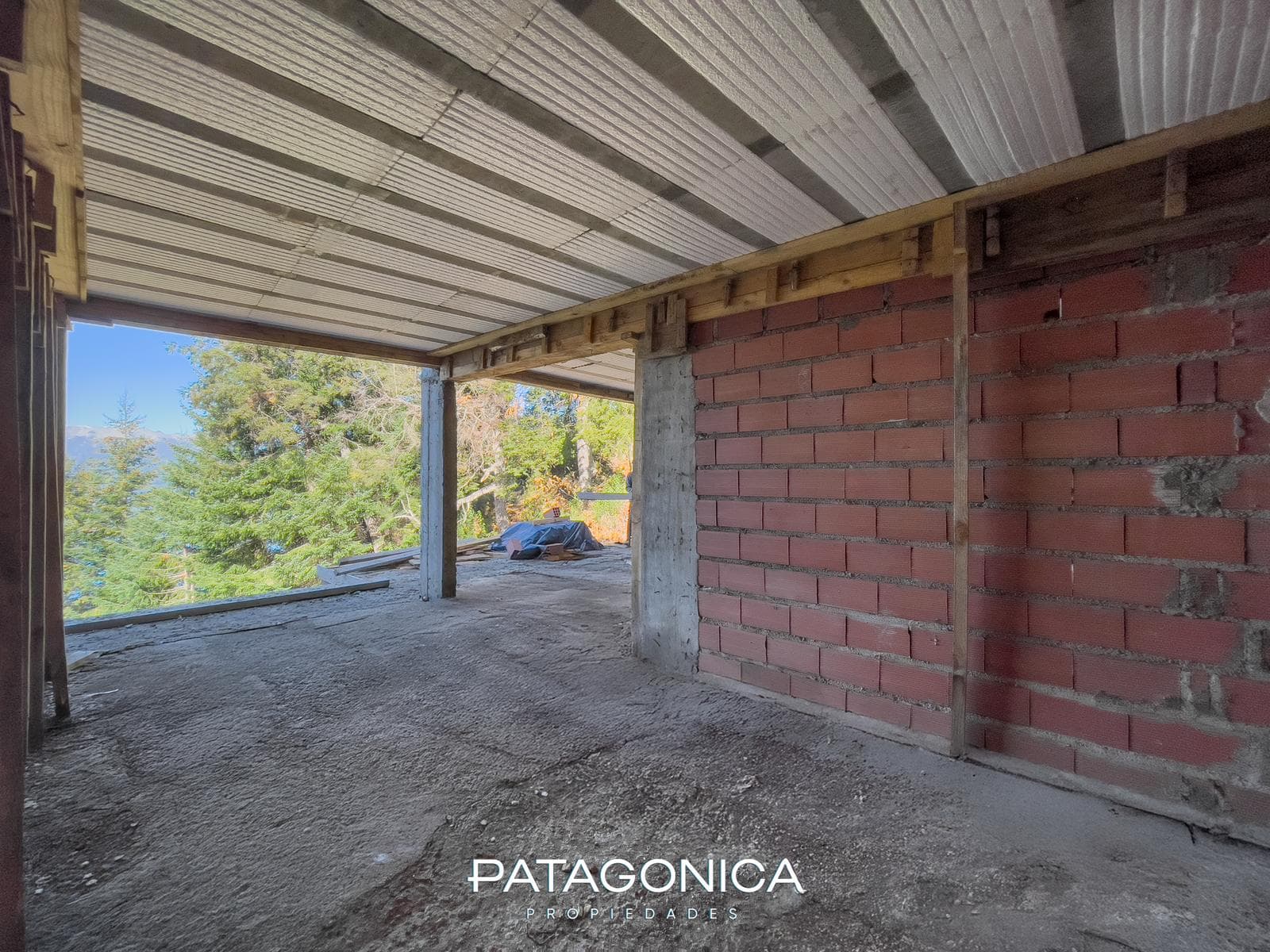106-square-meter Apartment with a Lake View at Mirador Residece