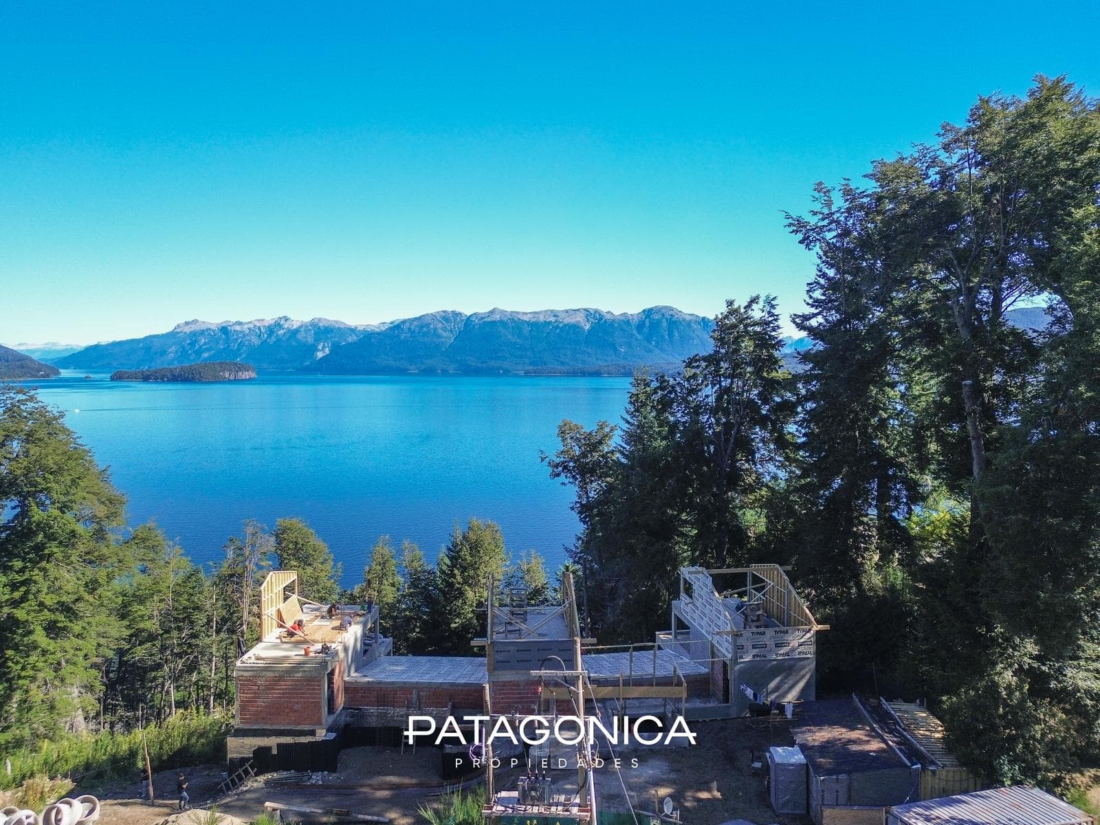 106-square-meter Apartment with a Lake View at Mirador Residece