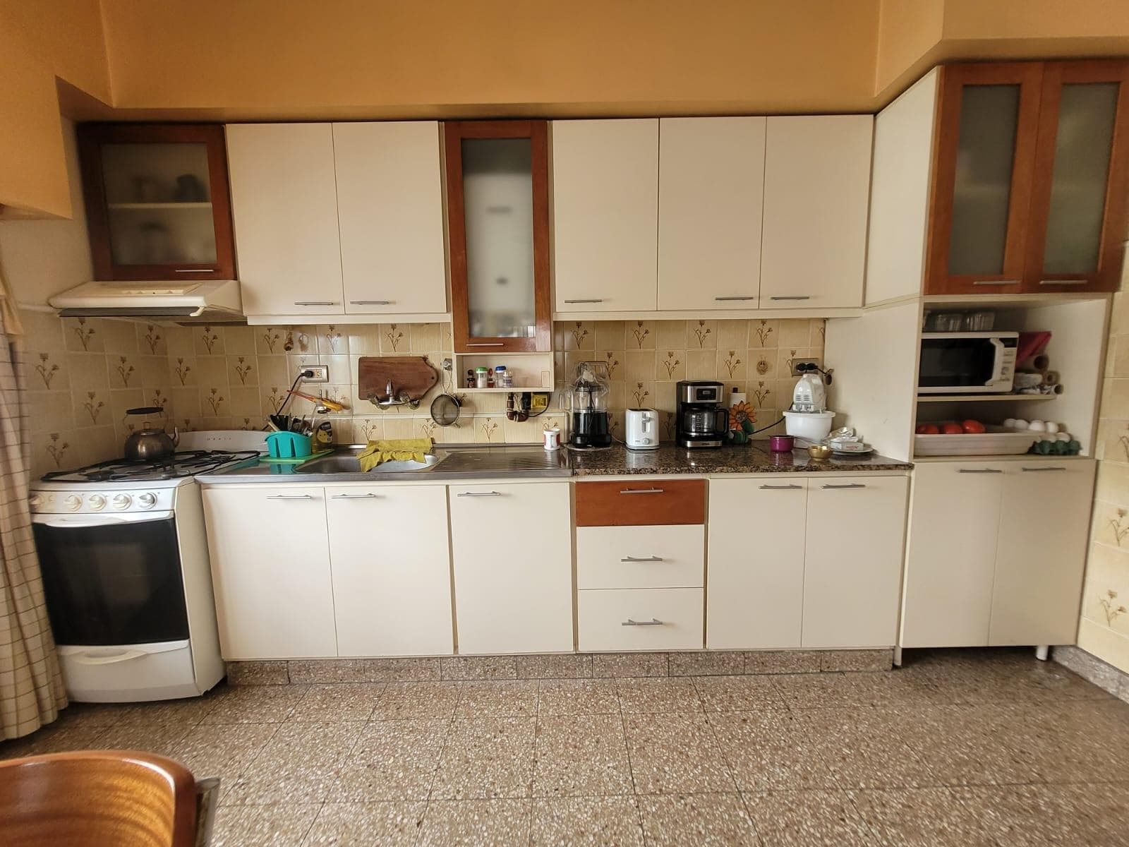 FOR SALE | TRADE - House with commercial space and garage in the España and Hospitales neighborhoods. QUALIFIES FOR A LOAN.