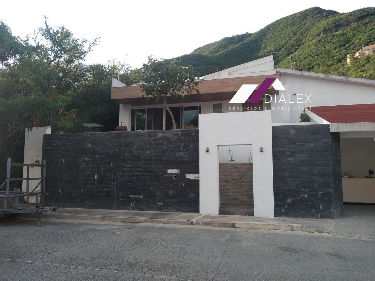 FOR SALE: 921 m² House in the BOSQUENCINOS Residential Complex, National Highway Area, Monterrey