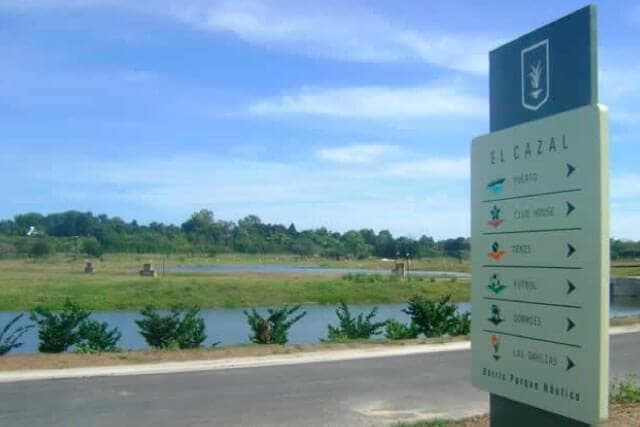 Lot for Sale - Parque Náutico El Cazal Neighborhood