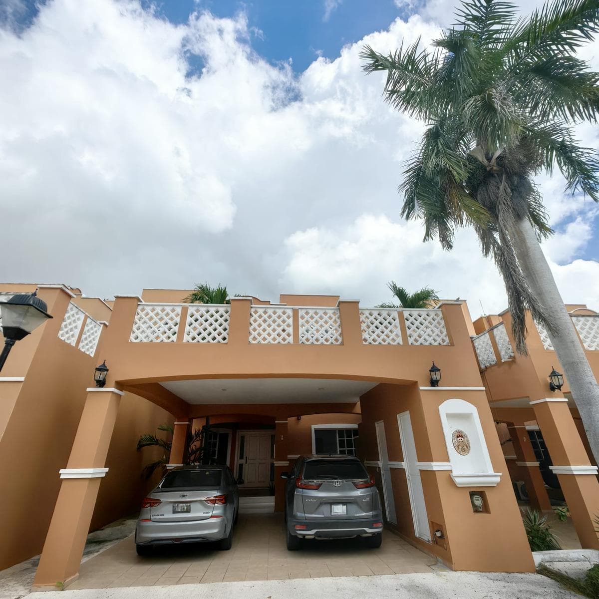 House for Sale, 4 Bedrooms (Each with Its Own Bathroom), Pool, in the Coral Riviera Residential Complex, Cancún