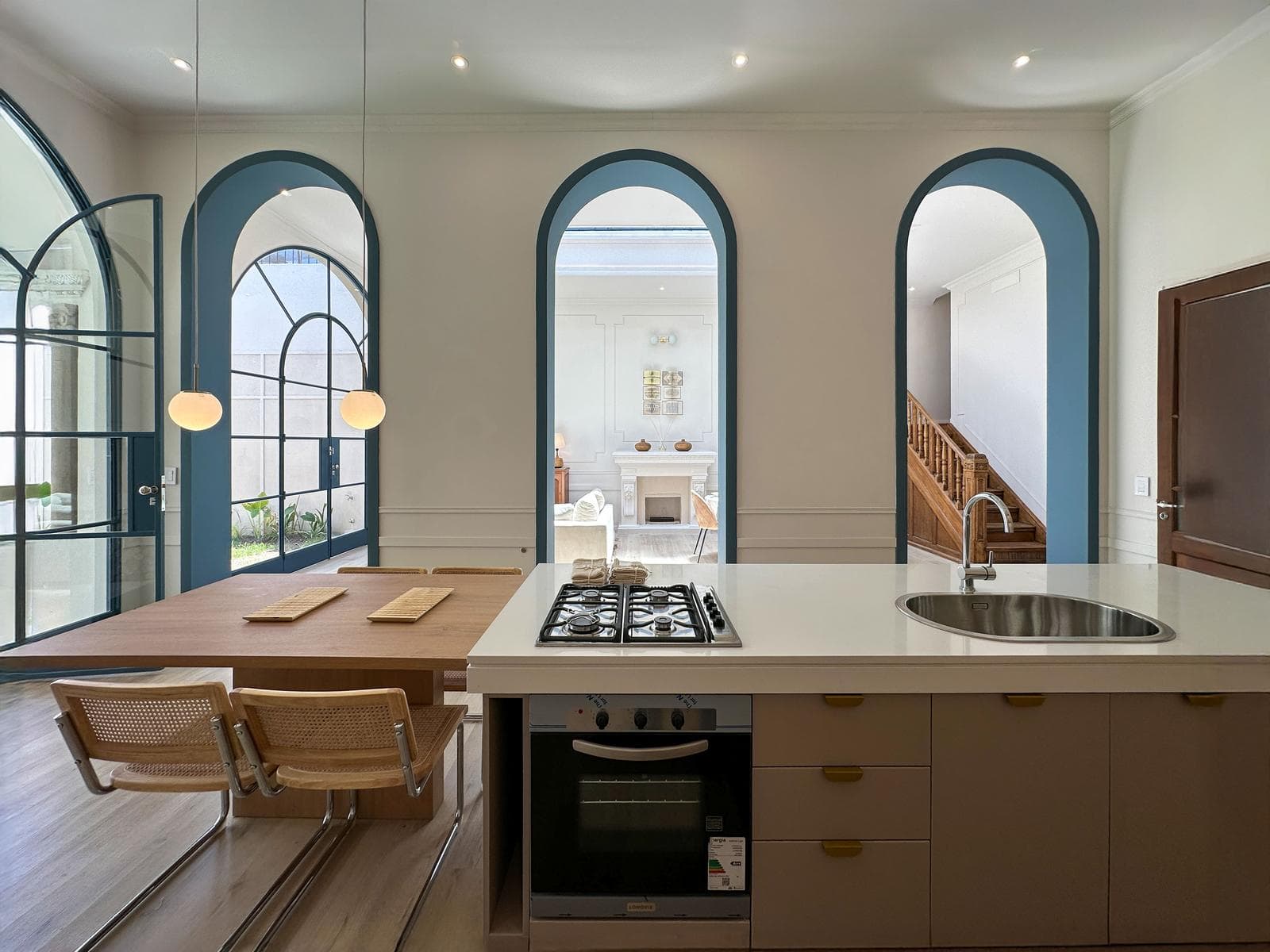 4-bedroom house with a garage, pool, garden, and terrace in Abasto