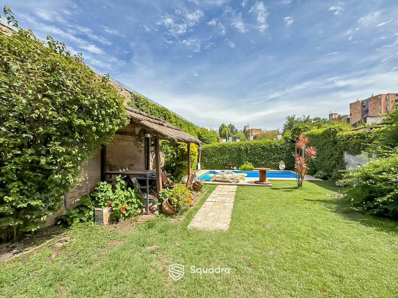 FOR SALE - 3-bedroom house with a pool and barbecue area - Barrio Parque, Rosario.