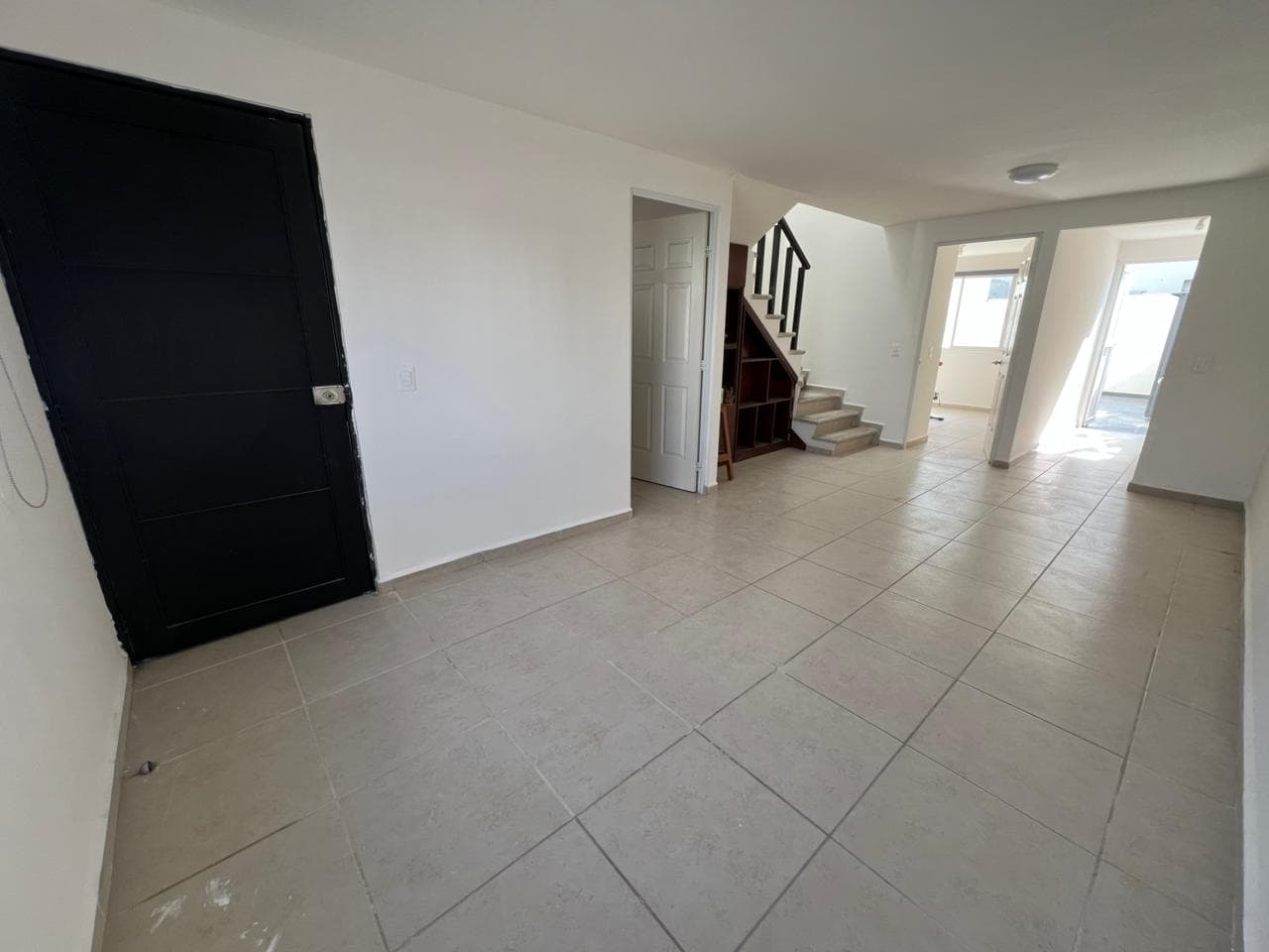 Casa con 3 Recámaras y sala de TV con excelentes Amenidades con Alberca