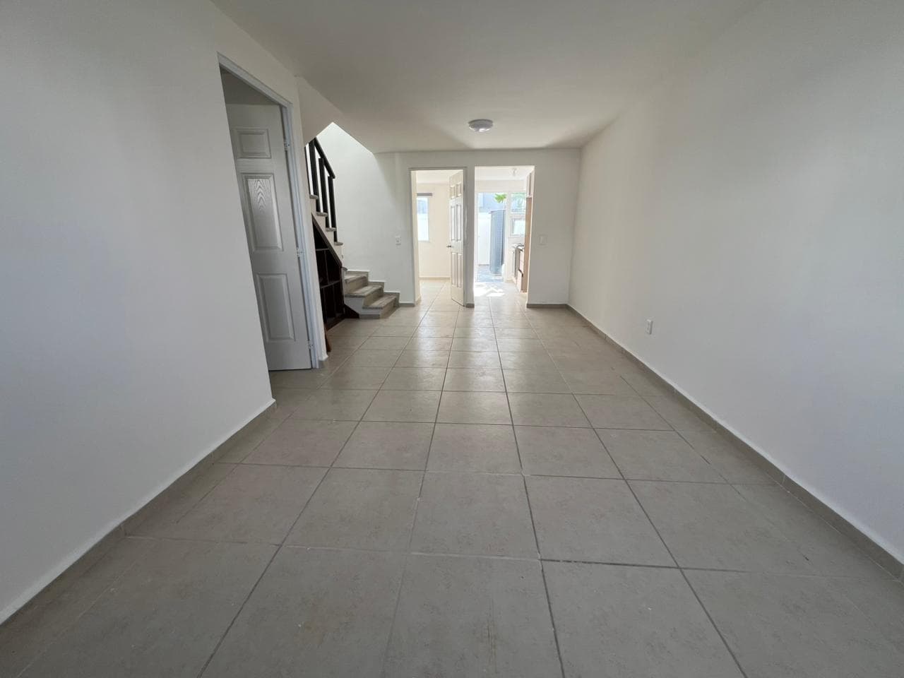 Casa con 3 Recámaras y sala de TV con excelentes Amenidades con Alberca
