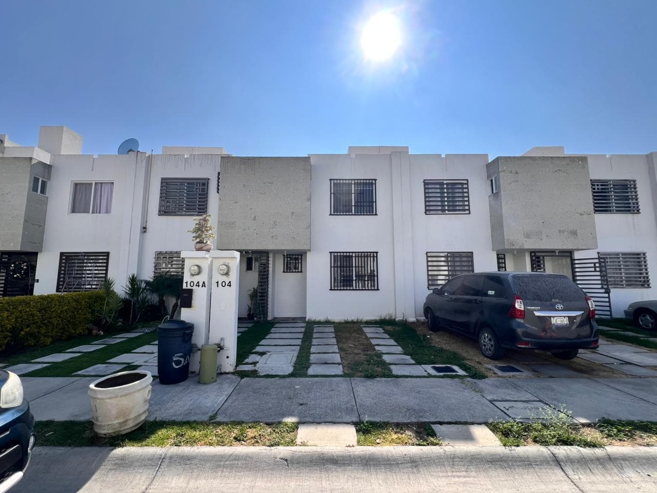 Casa con 3 Recámaras y sala de TV con excelentes Amenidades con Alberca