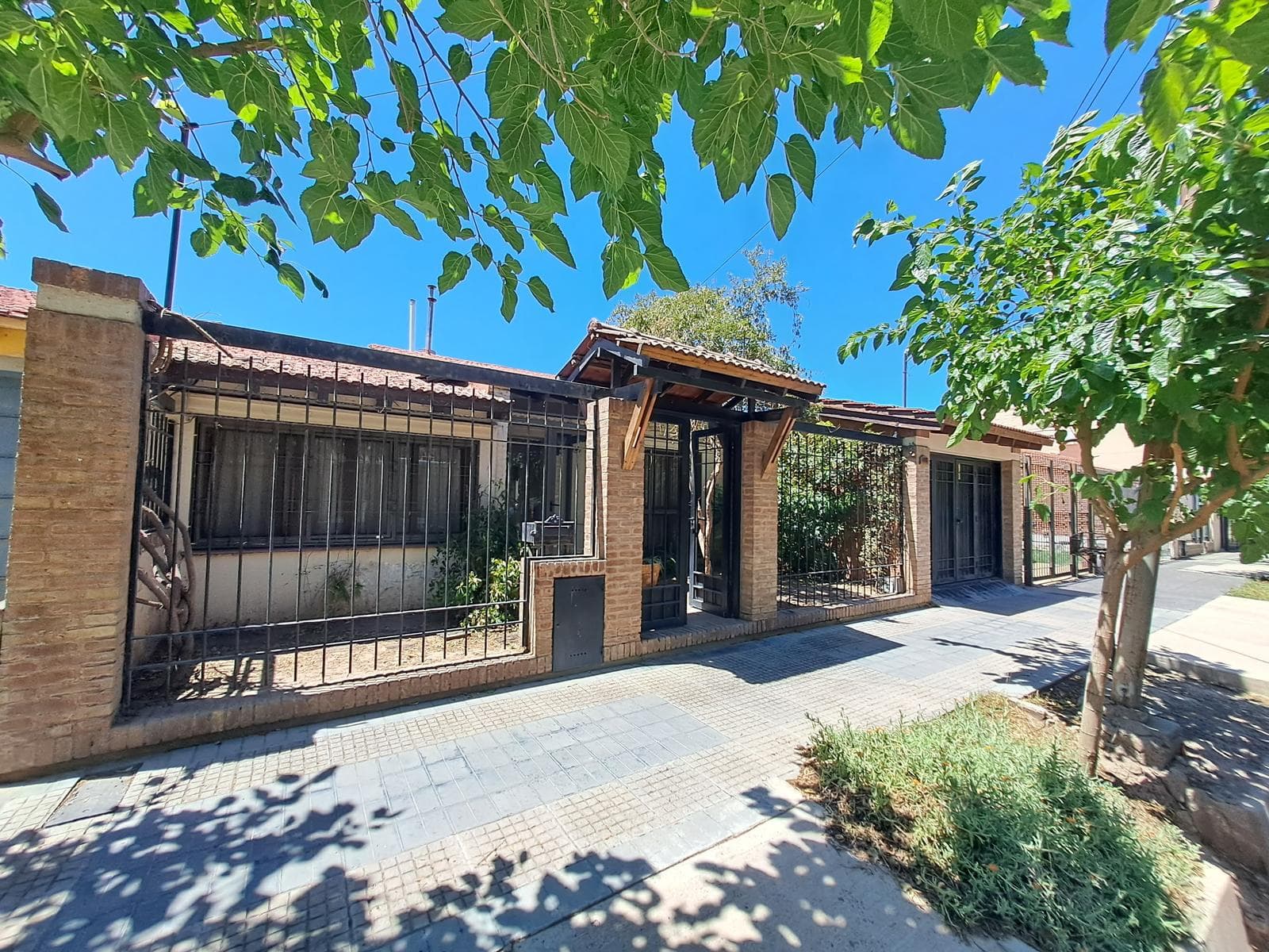 For Sale - Home Eligible for a Mortgage - 3 bedrooms + studio - Dorrego