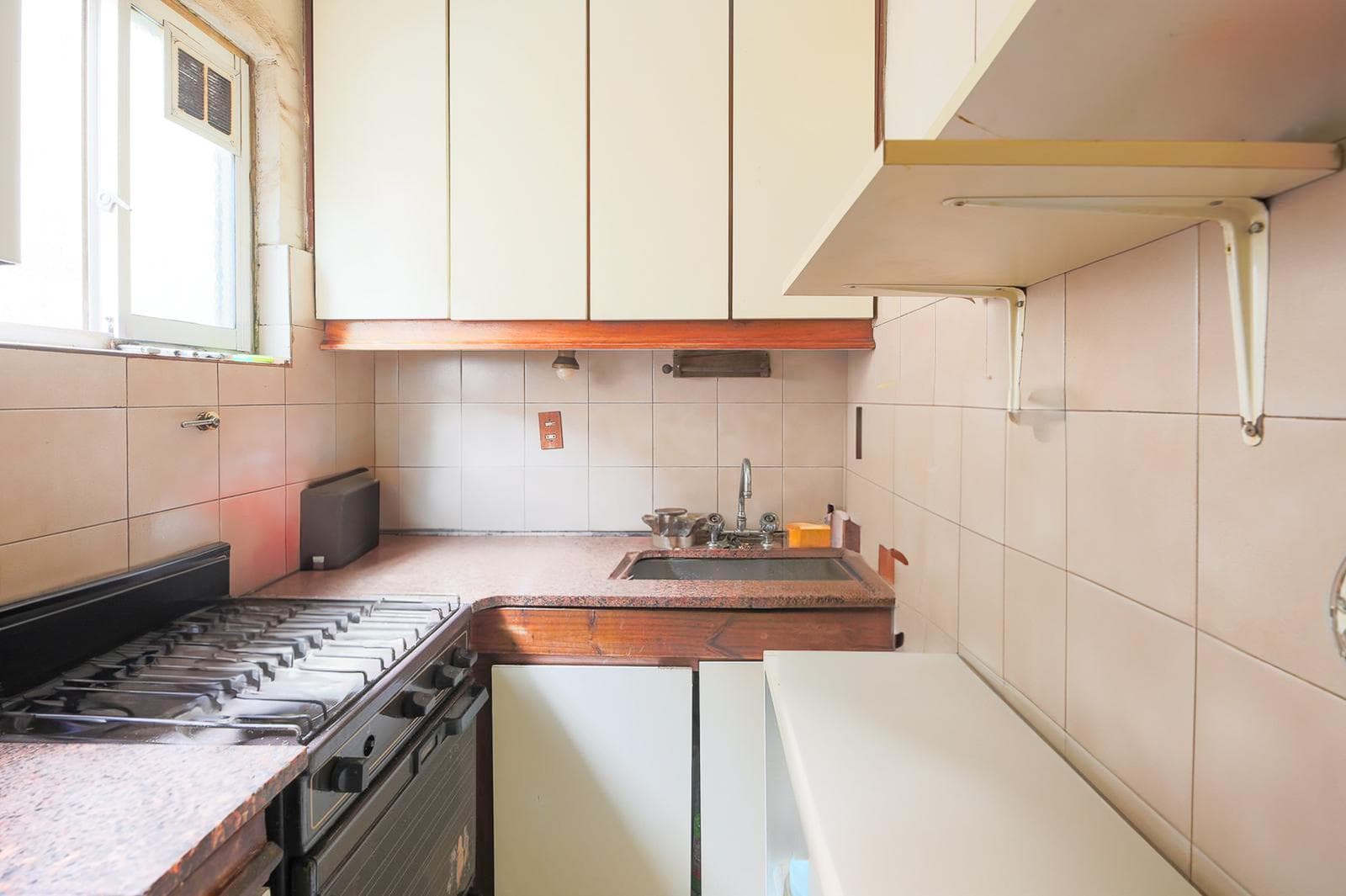 3-room apartment in Villa Urquiza - Low Maintenance Fees - Needs Renovation