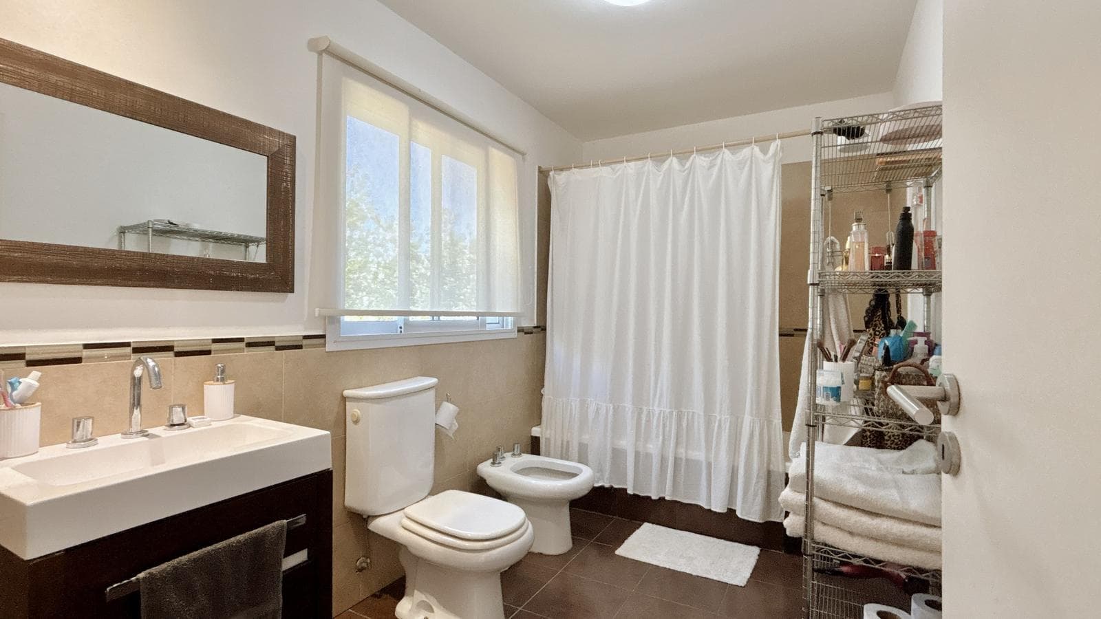 ANNUAL RENTAL: 3-Bedroom House on an Enclosed Lot in San Isidro Labrador
