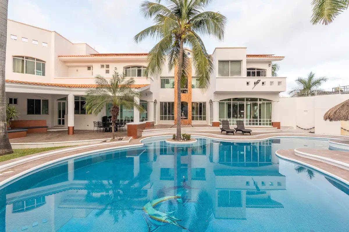 CASA EN VENTA EN CANCUN USO DE SUELO MIXTO ALAMOS II